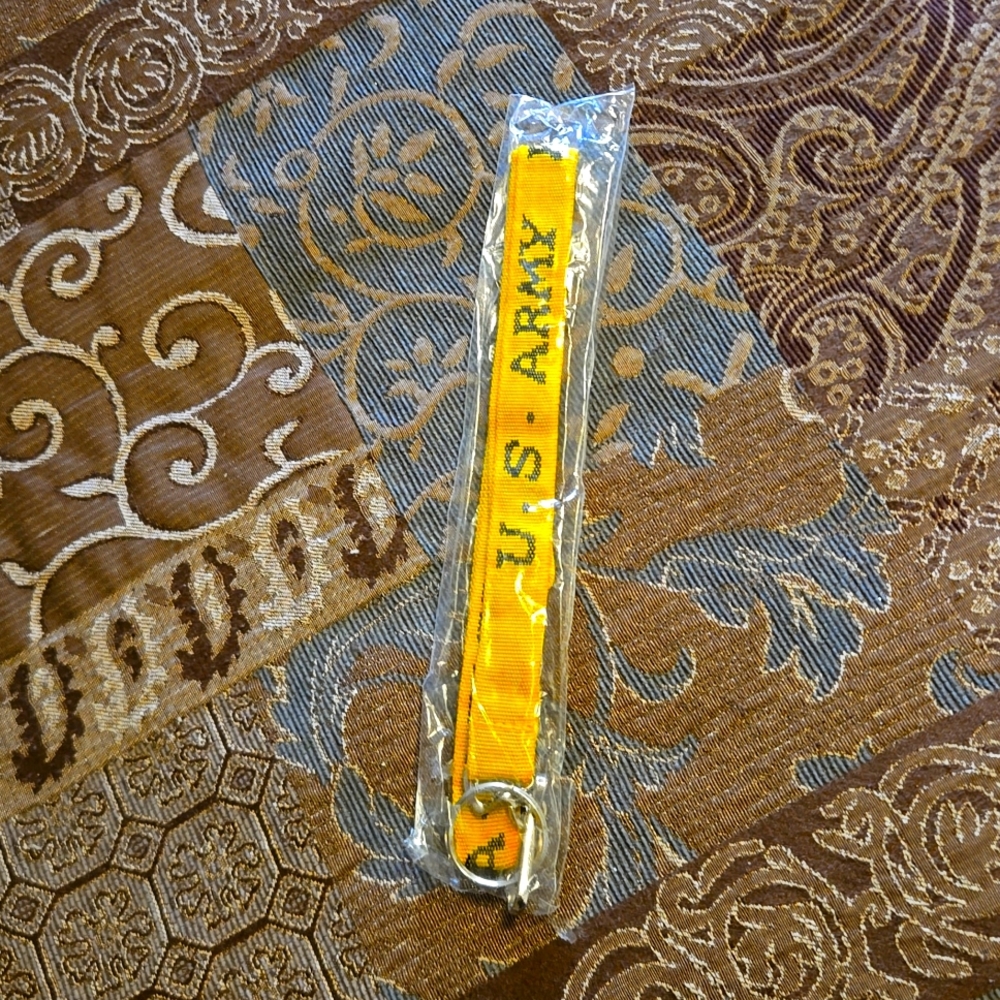 *FREE, add to any purchase!!.....Army Lanyard.  NEW still in original packaging
